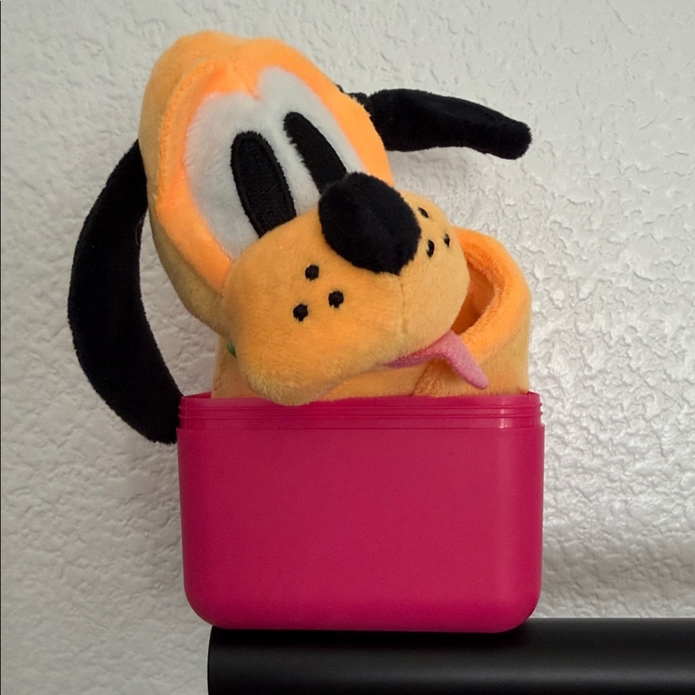 NEW Disney Cutie Cuff Pluto Series 5